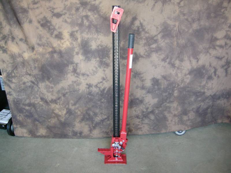 lot 20 image: 48 FarmBumper Jack