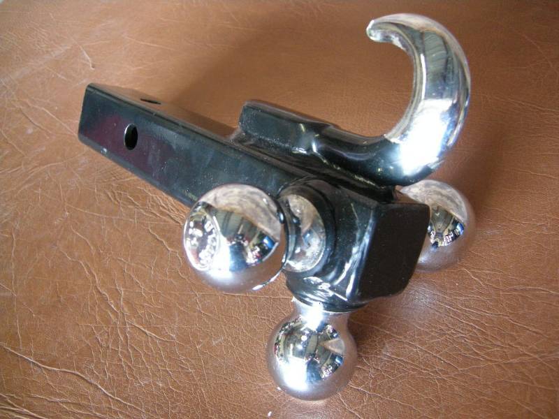 lot 43 image: 4 Point BallHook Hitch