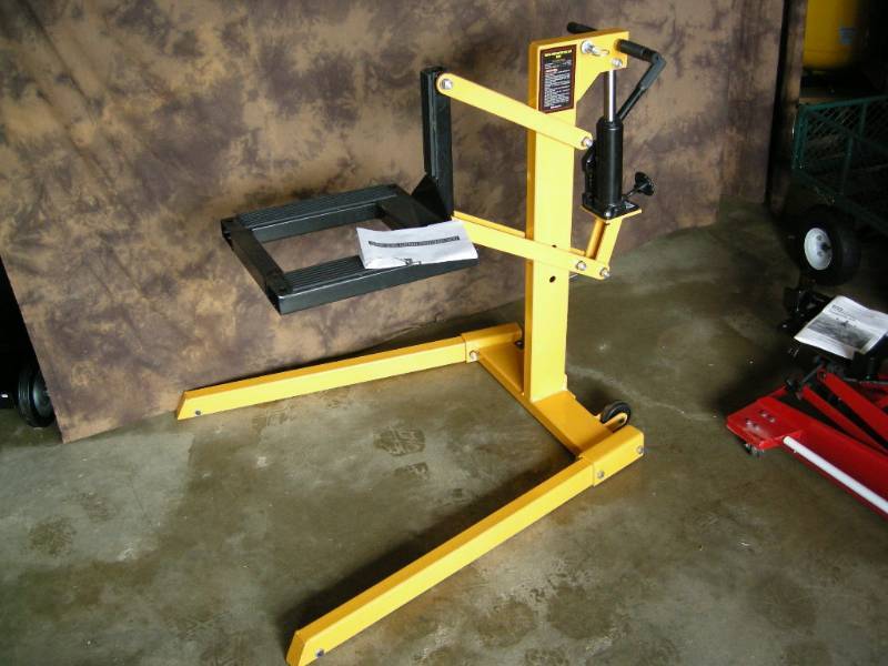 lot 2 image: 1000lb Multi-purpose Lift
