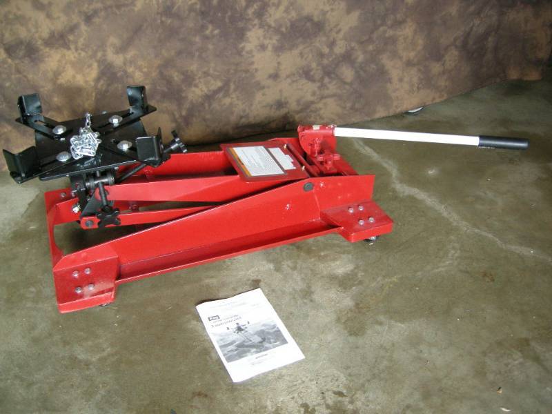 lot 23 image: King Rolling Low-Profile Transmission Jack