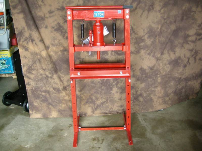 lot 11 image: 12 Ton Press