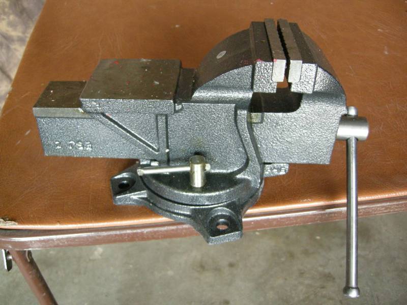 lot 46 image: King 4 Bench Vise