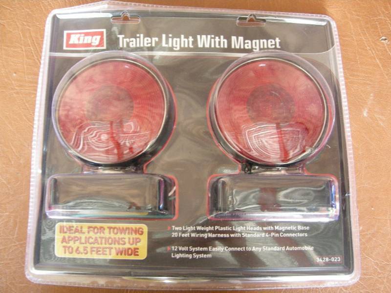 lot 59 image: King Trailer Light with Magnet