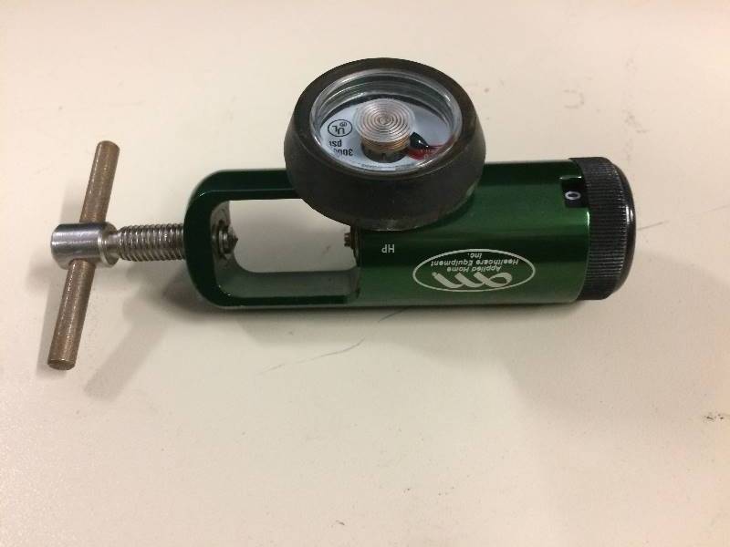 lot 9 image: Model MR-50 Medical Regulator - Features  Compact aluminum body with brass internals  Small size to help reduce accidental damage, approximately 3.9 long and 9.7 oz.  highly visible 1-12 diameter gauge  hose barb outlet