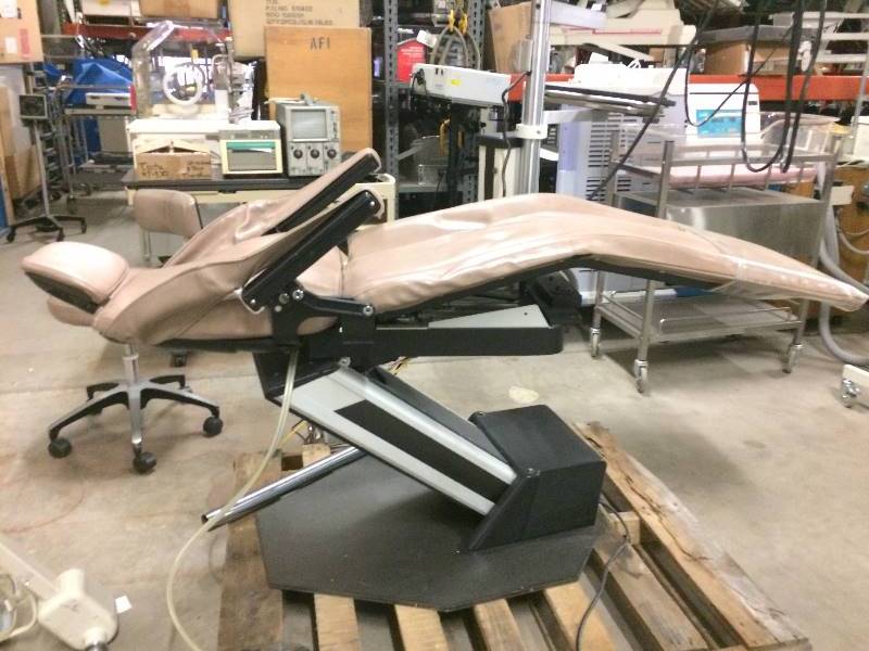 lot 104 image: WOWOW RetailS Used $8000 Recently Removed & Was In Working Order - Chair Lift Tilt Tested Operational While Taking Pics Power Dental Chair - Excellent Condition