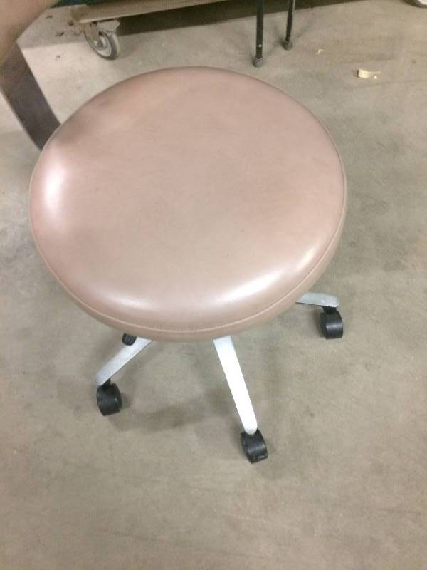 lot 32 image: Comfort Seat Back ADJUSTABLE EXAM MEDICAL DENTAL CHAIR AND PORTABLE STOOL Dental Assistant Stool, Blood Draw Stool, Tattoo Stool - Stool is in Excellent Condition
