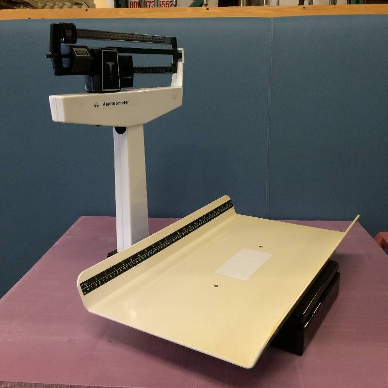 lot 39 image: Retails Used $300 Health o Meter Mechanical Balance Beam Tray Pediatric Infant Puppy Kitten Veterinary Scale These Have Had Great Reviews