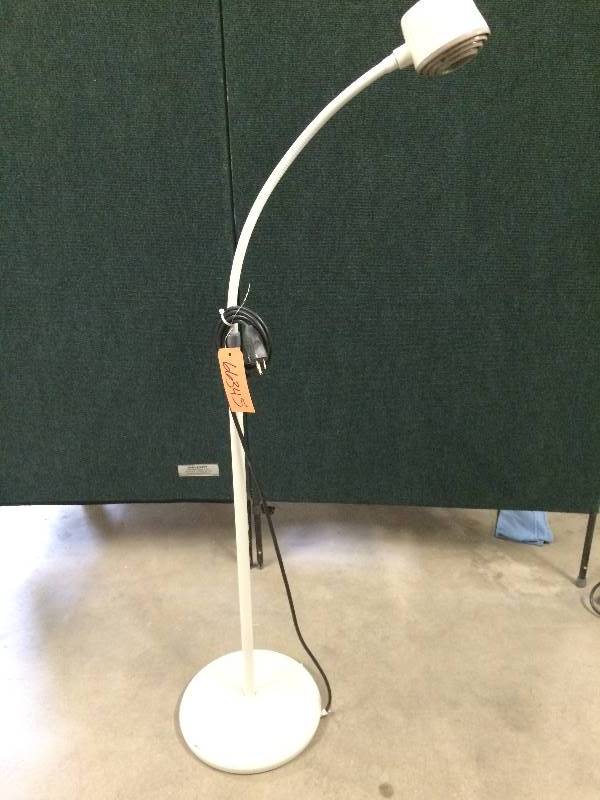 lot 52 image: WOW MidmarkRitter Stationary Gooseneck Minor SurgerySurgical Light MEDICAL PROCEDURE LIGHT - Excellent