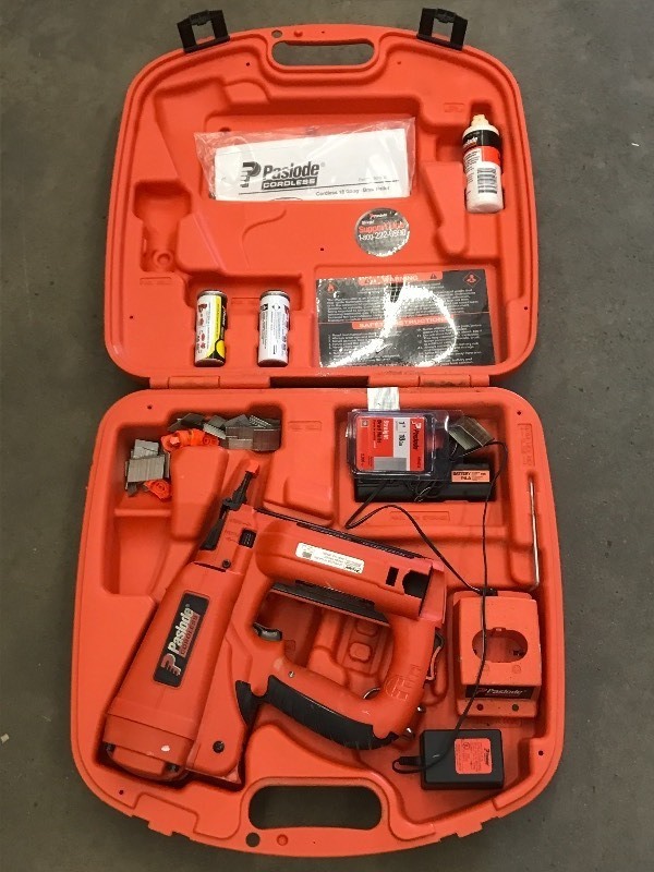 lot 17 image: Paslode Finish Nailer Set