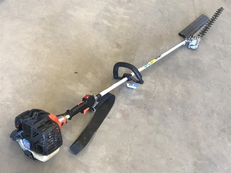 lot 30 image: Tanaka Long-Reach Hedge Trimmer