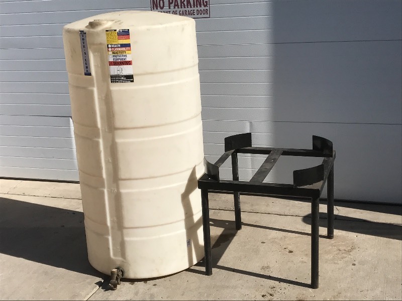 lot 32 image: 200-Gallon Liquid Tank With Steel Stand