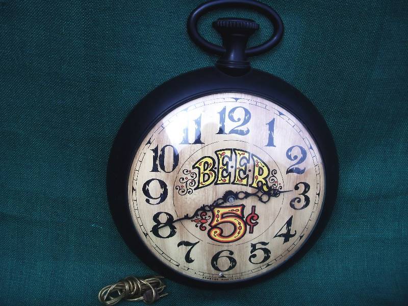 lot 8 image: Beer Clock