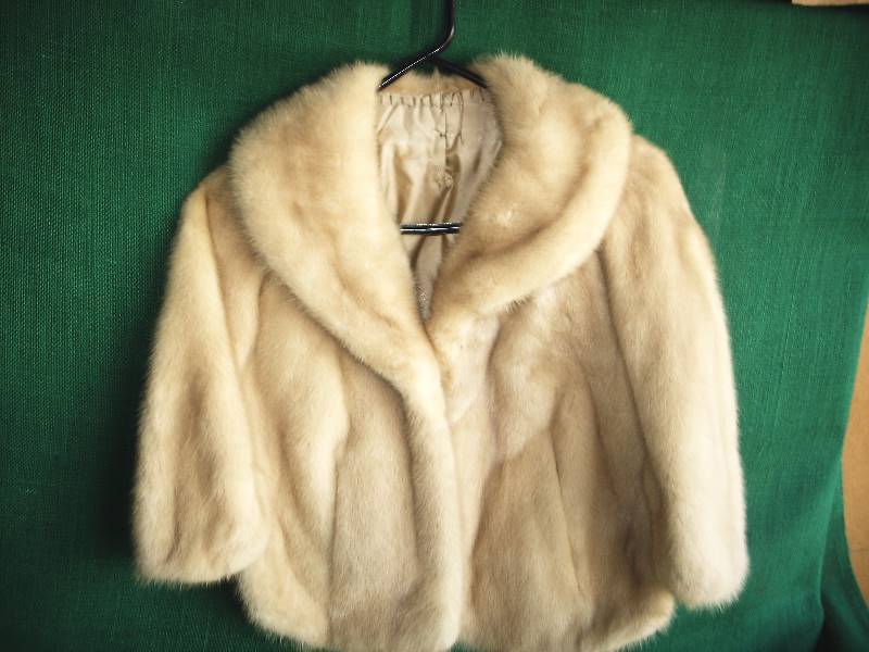 lot 69 image: Vintage Fur Shawl