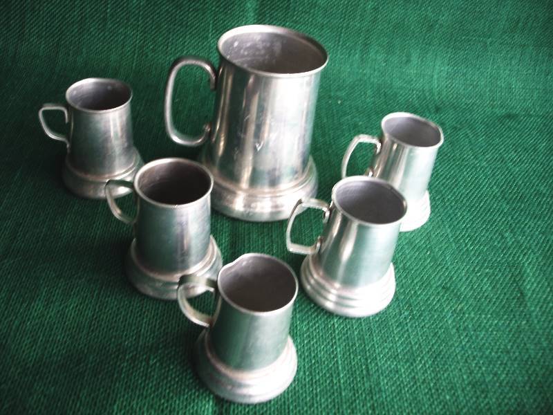 lot 87 image: Vintage Renaissance Mugs