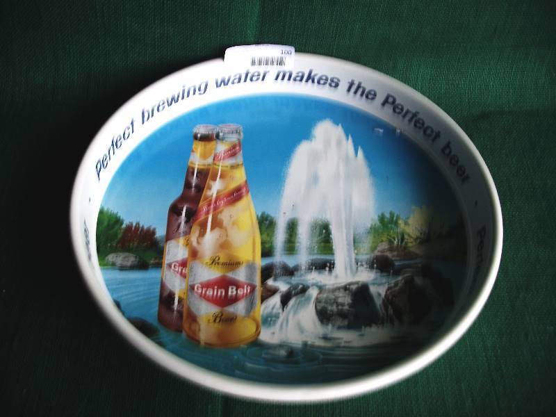 lot 100 image: Vintage GRAINBELT beer tray