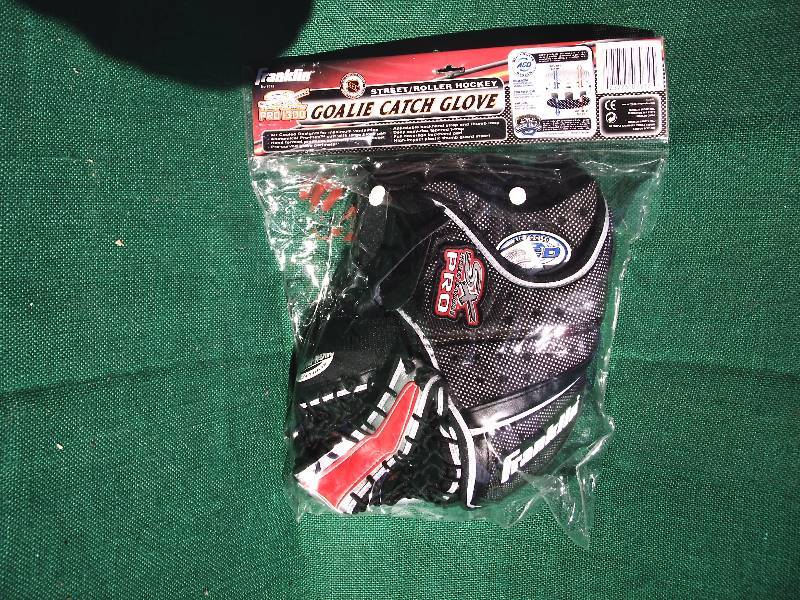 lot 129 image: Goalie Catch Glove