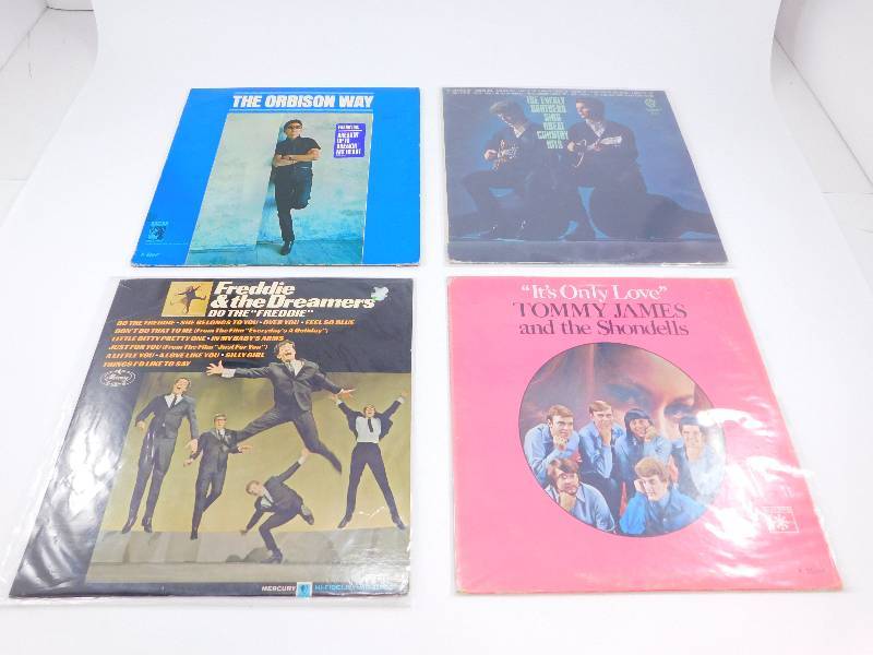 lot 2 image: Lot of 4 Albums