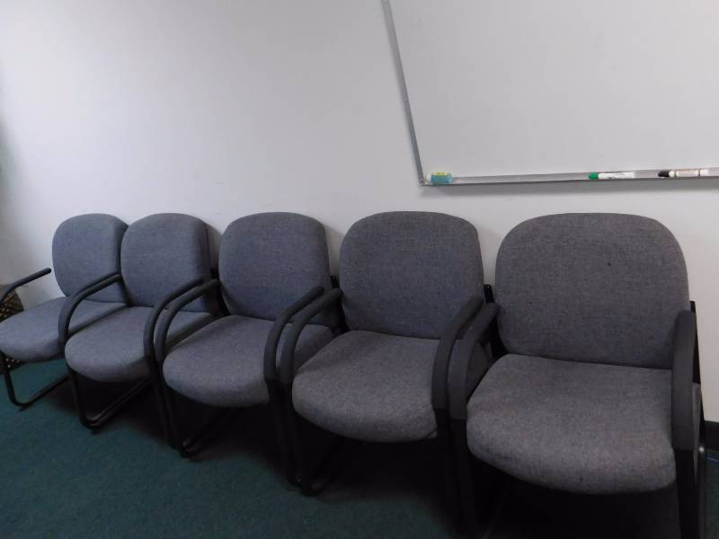 lot 2 image: 5 - Gray Reception Area Chairs