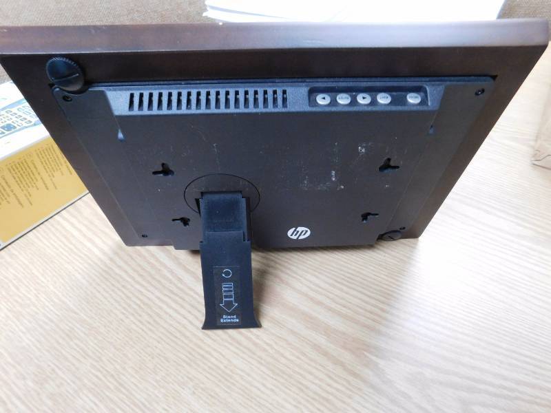 lot 8 image: HP 10.1 Digital Picture Frame
