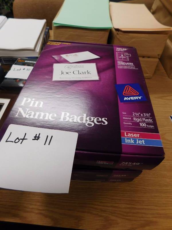 lot 11 image: 5 Boxes of Avery Pin Name Badges