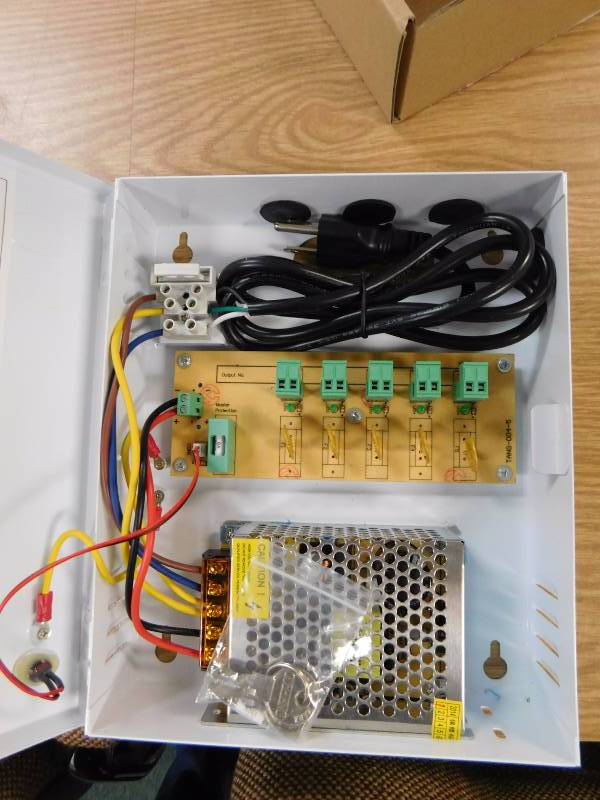 lot 21 image: Spy Clops - 5 Way Power Distribution Box