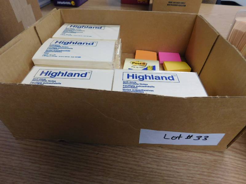 lot 33 image: MISC Lot of Post-It Notes