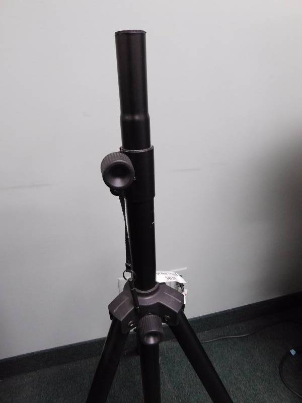 lot 48 image: VUSSA100-10B Tri Pod Speaker Stand