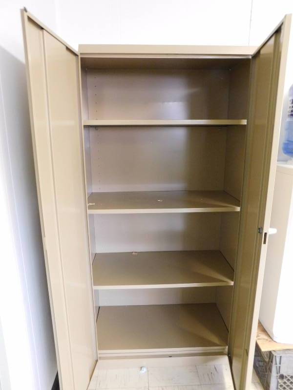 lot 60 image: Metal Shelving Unit - 4 shelves