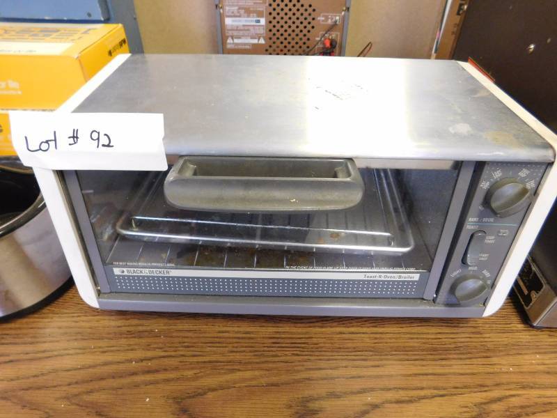 lot 92 image: Toaster Oven, Toaster & Mini Crockpot