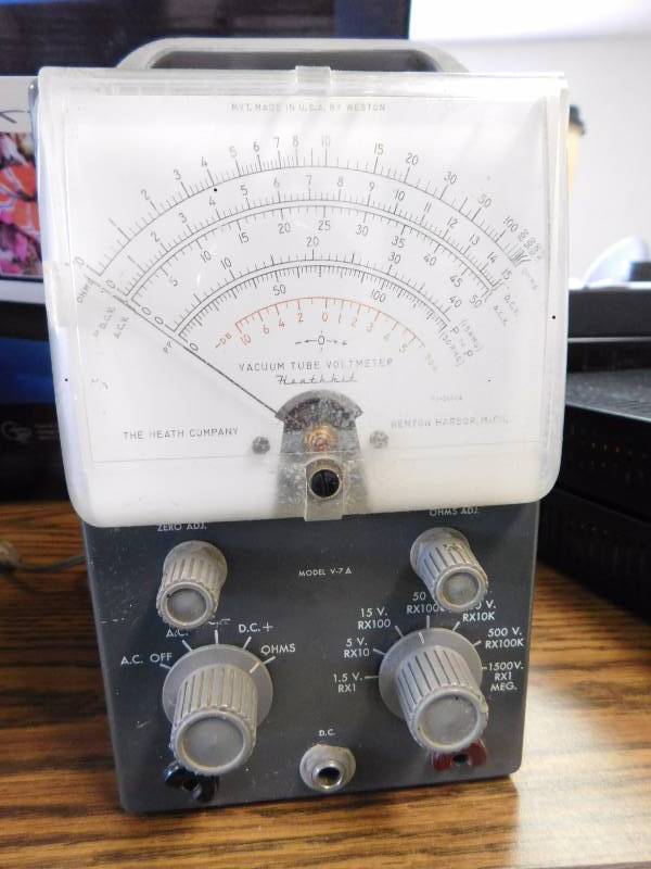 lot 98 image: Vacuum Tube Meter