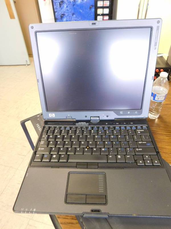 lot 104 image: Three HP Laptops