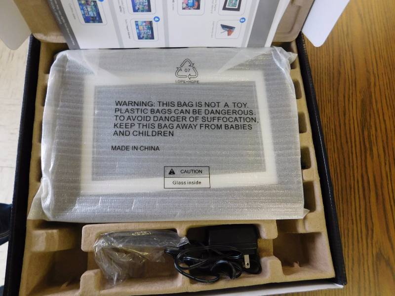 lot 108 image: NEW HP 10.1 Digital Picture Frame