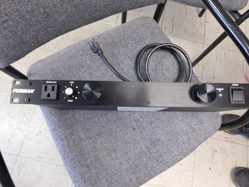 lot 133 image: NEW Furman M-8LX Power Conditioner