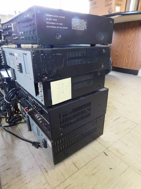 lot 142 image: Bogen B1293 Amp, Bogen DRZ35 Music Paging System, & 3 Toa 900 Amplifiers