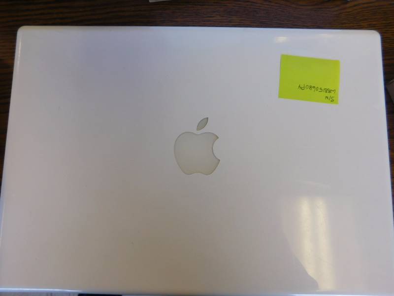 lot 38 image: 13 Apple Macbook wCharger