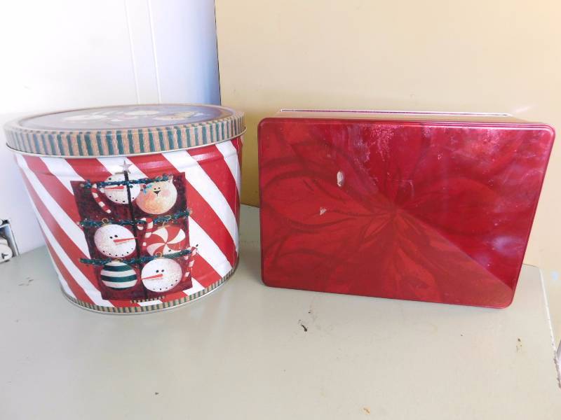 lot 150 image: Misc Lot of Baskets, Tins, Glasses, Coffe Mugs