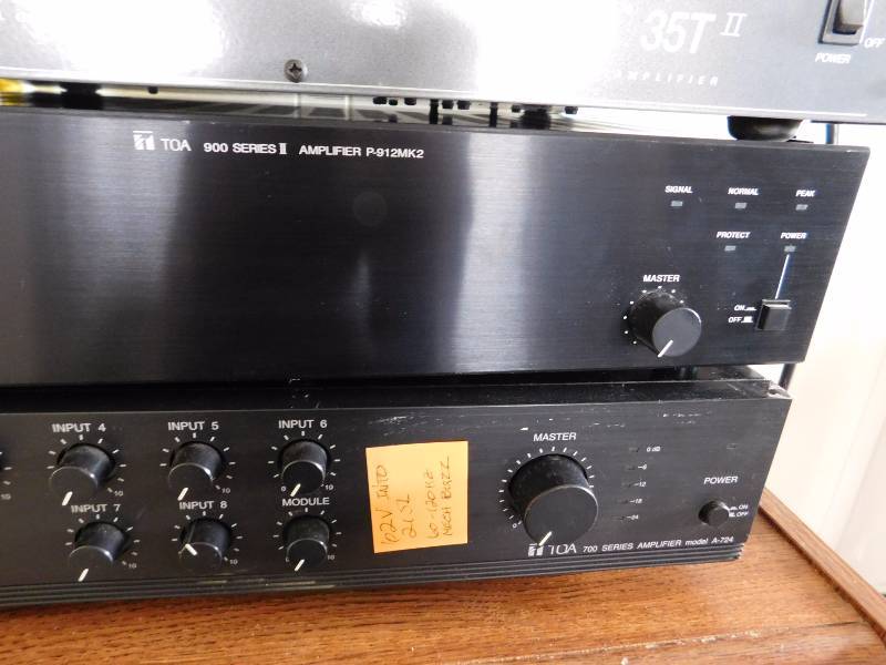 lot 139 image: TOA 700 & 900 Amplifiers, Peavy UMA 35TII MixerAmplifier