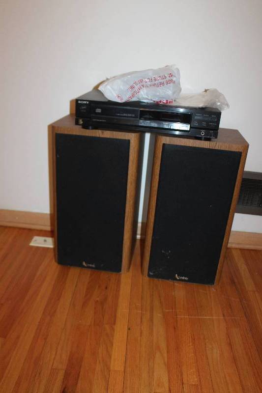 lot 7 image: Sony Compact Disc Player, 2-Infinity Wood Speakers