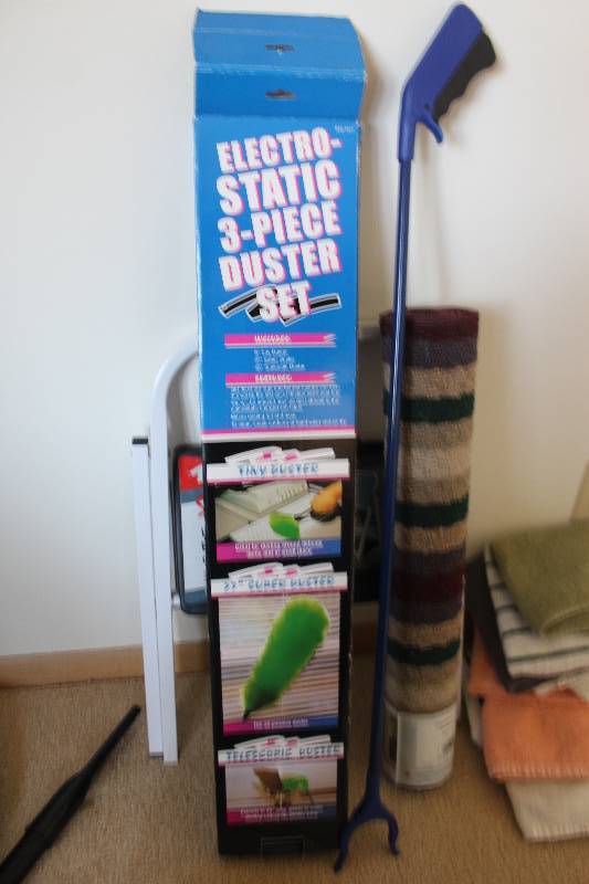lot 21 image: Step Stool, Rug, 3-Piece Duster Set