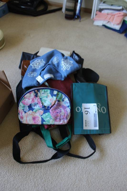 lot 16 image: Purses, Tote Bags