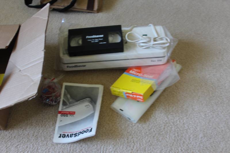 lot 17 image: Foodsaver w Manual, Instruction Video, Bags