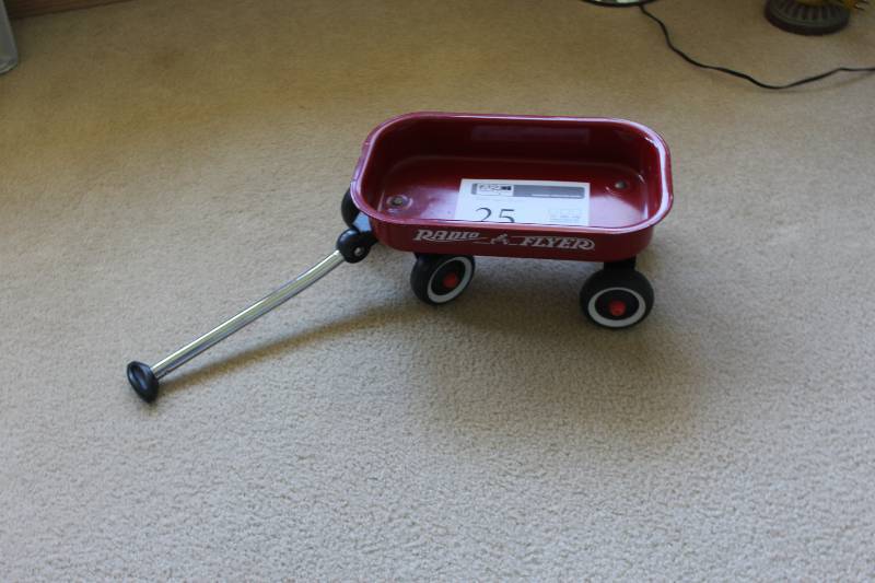 lot 25 image: Radio Flyer Wagon