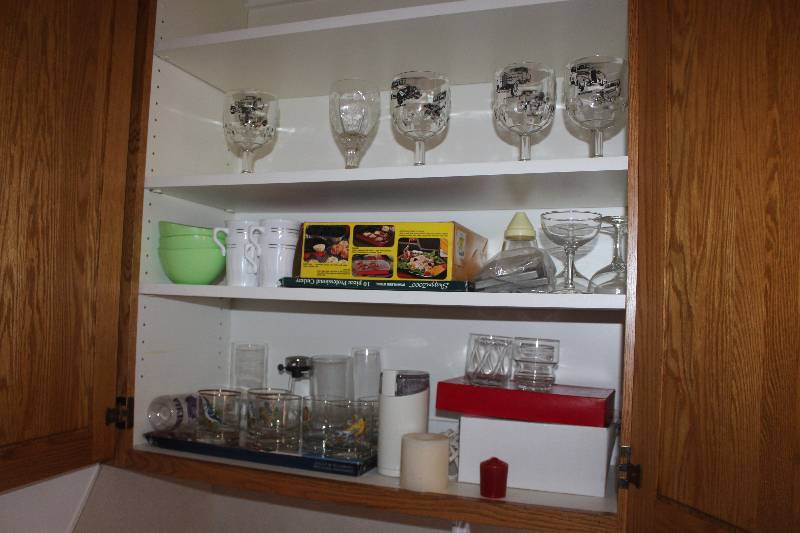 lot 30 image: Cupboard Lot of Housewares Includes Decorative Bird Glasses, Bowls, Grinder