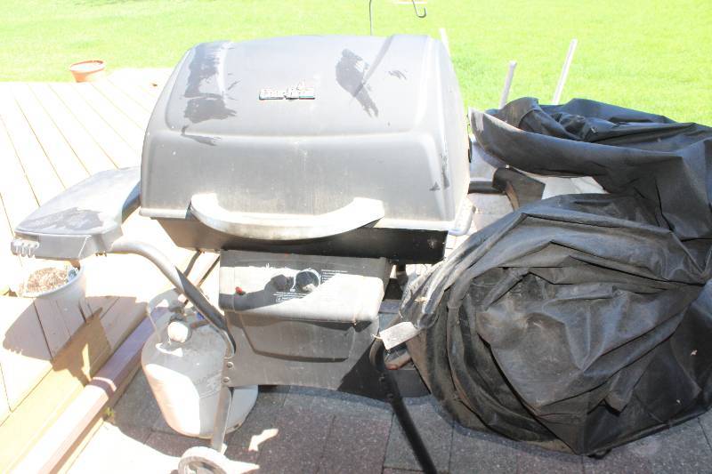 lot 70 image: Char-Broil Outdoor Propane Gas Grill w Tank, Cover