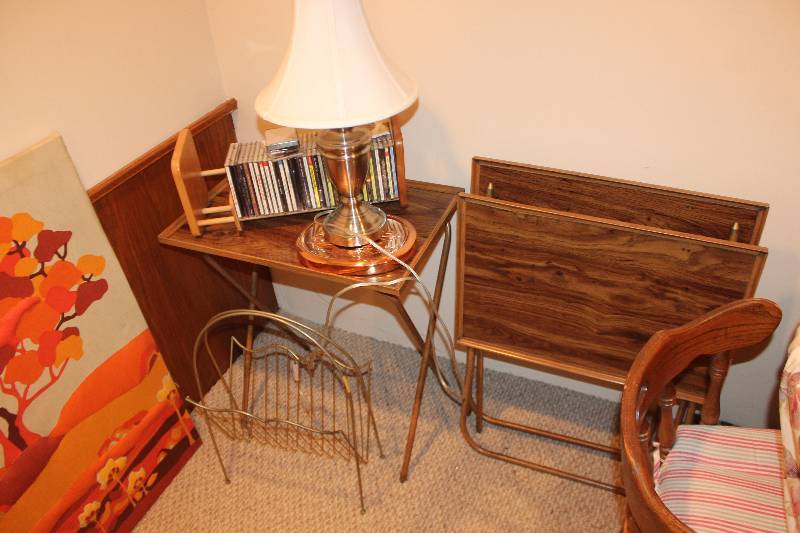 lot 34 image: TV Trays, CDs, Lamp, Picture