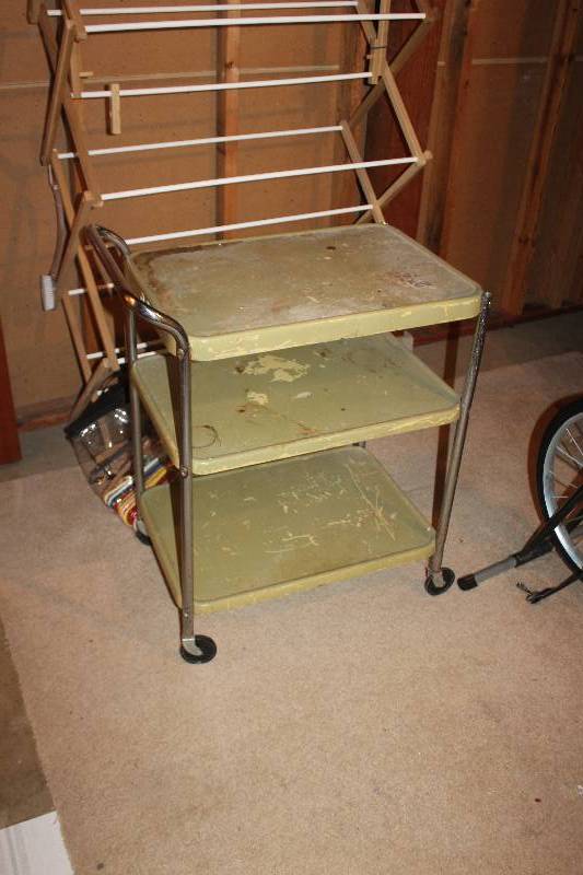 lot 47 image: 3-Shelf Metal Rolling Cart