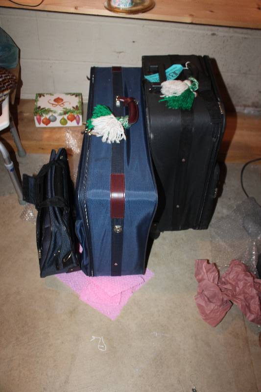 lot 60 image: Lot of (3) Luggage