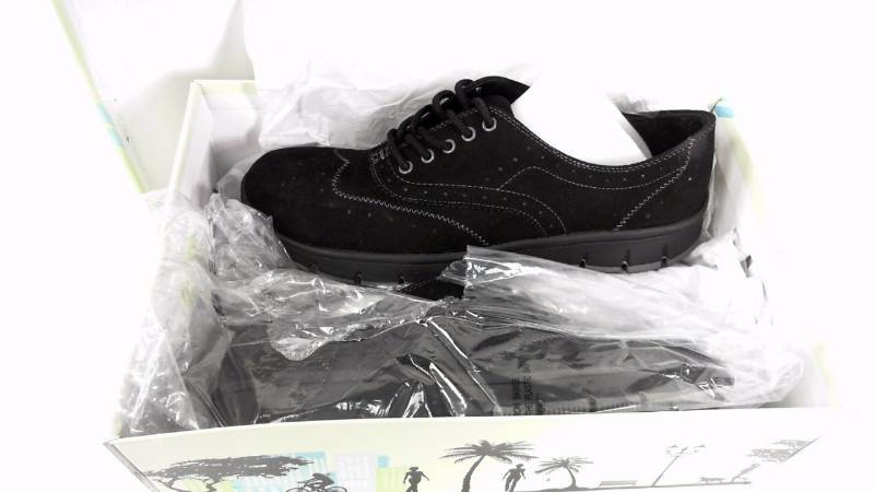 lot 1220 image: Womens Easy Street Sport Lucky Tie Black Running  Athletic  Sneakers Shoes - Size 9