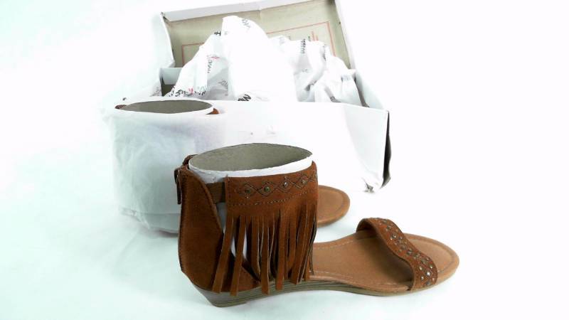 lot 1088 image: Womens Minnetonka Savona Fringe Brown Sandal  Sandals  Shoes - Size 7