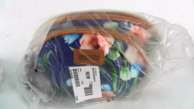 lot 1168 image: Womens Kenneth Cole 2 PC Cosmetics Bag DOME SET